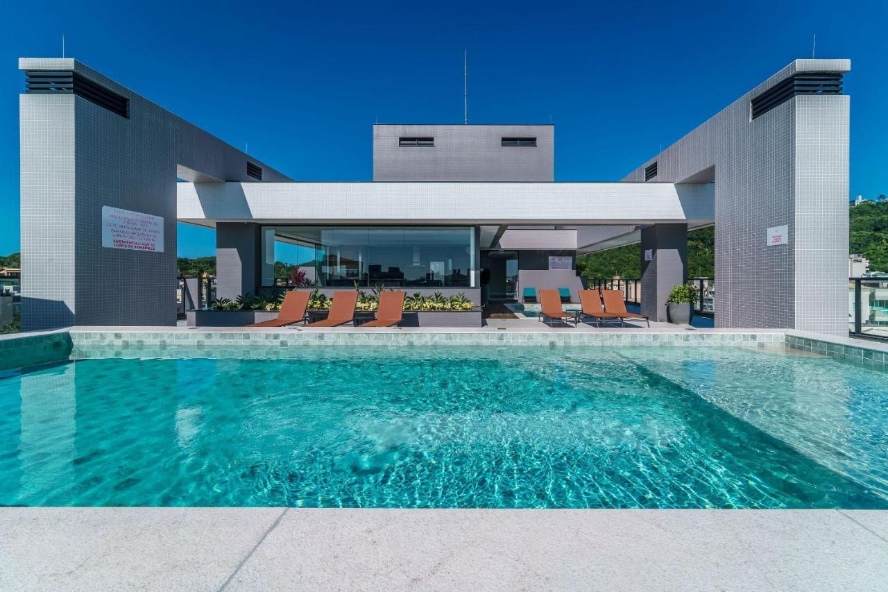 Adra 106 - Apartamento No Centro De Bombinhas - Rooftop Com Piscina E Academia - A Poucos Metros Da Praia - Exterior foto